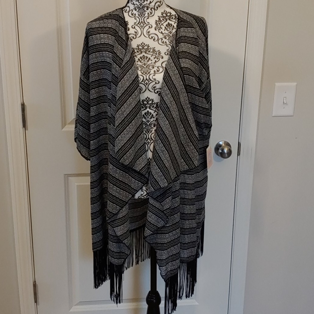 Lularoe Monroe Kimono